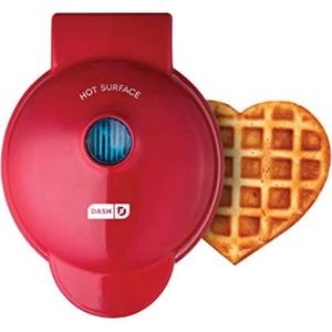 DASH Heart Mini Waffle Maker NWT
